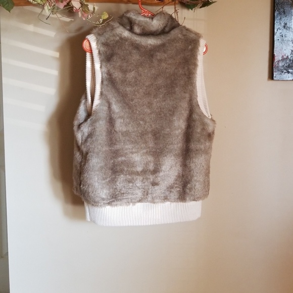 Womens Vest - Picture 2 of 6